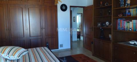 Moradia T5 de 3 pisos com moradia T1 independente e Garagem, Lagos