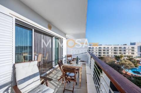 Apartamento T1 com Vista Parcial Mar – Marina de Lagos