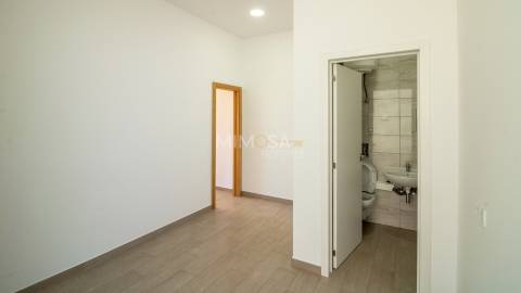 Loja em Localização Central - Junto à Câmara Municipal de Lagos