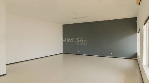 Espaço Comercial em Localização Estratégica no Centro de Lagos