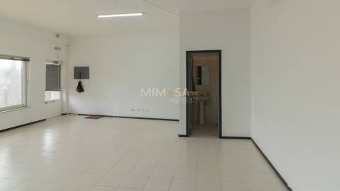 Espaço Comercial em Localização Estratégica no Centro de Lagos