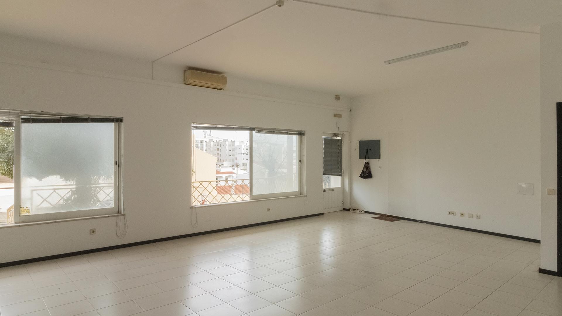 Espaço Comercial em Localização Estratégica no Centro de Lagos