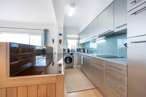 Apartamento T1 com Vista Parcial Mar – Marina de Lagos