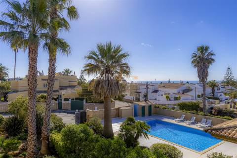 Moradia T3 com Piscina e Vista Mar na Praia da Luz, Lagos