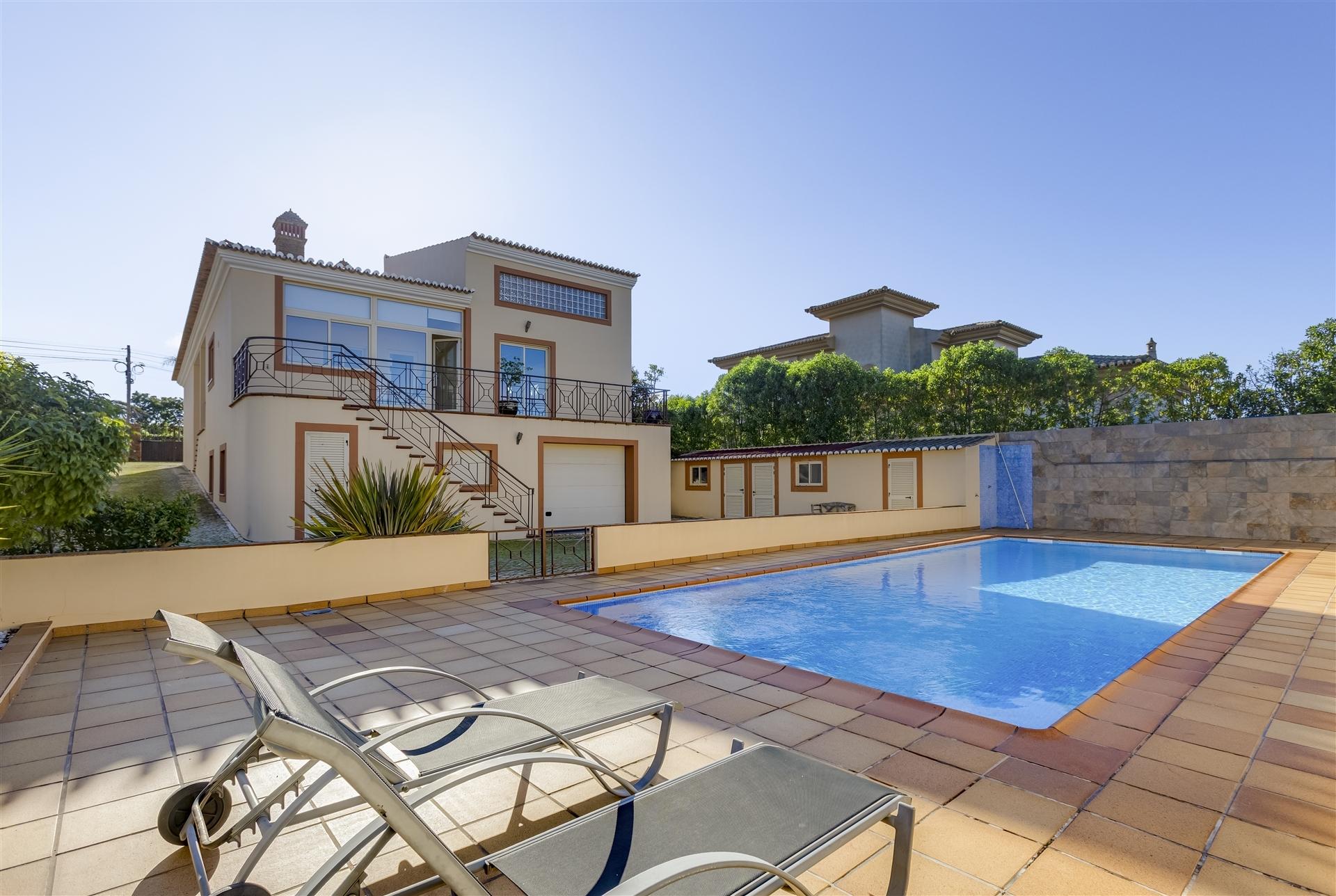 Moradia T3 com Piscina e Vista Mar na Praia da Luz, Lagos