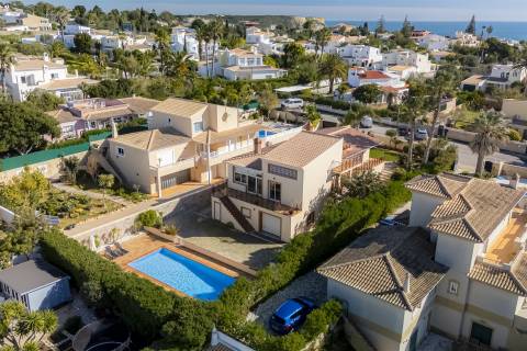 Moradia T3 com Piscina e Vista Mar na Praia da Luz, Lagos