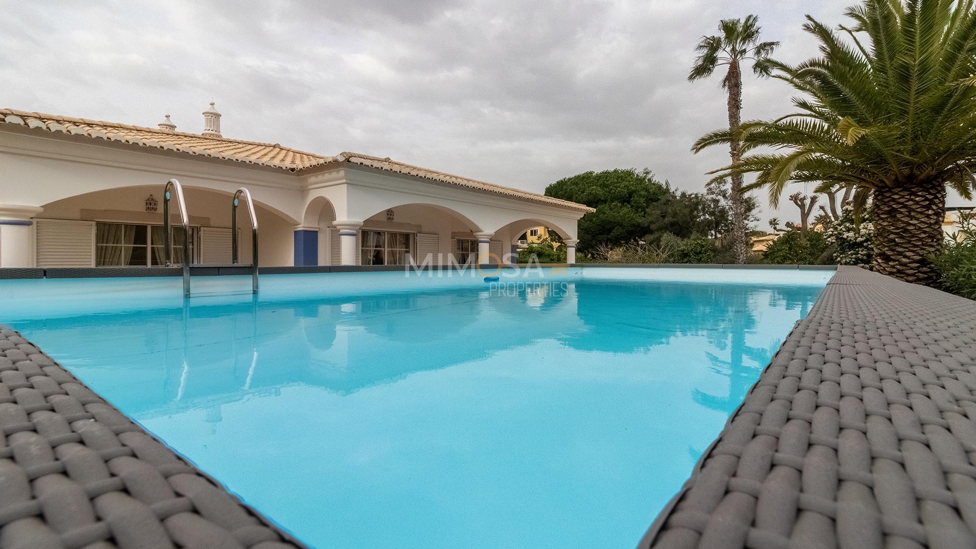 Moradia T3 Exclusiva com piscina a 2 min da Meia Praia – Lagos