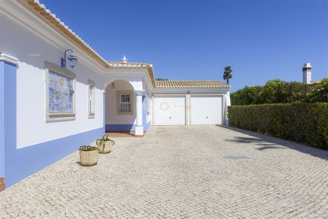 Moradia T3 Exclusiva com piscina a 2 min da Meia Praia – Lagos