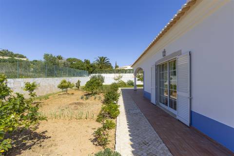 Moradia T3 Exclusiva com piscina a 2 min da Meia Praia – Lagos