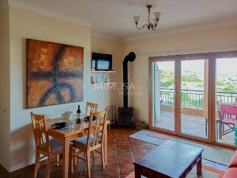 Apartamento T2 com Vista Mar a 5 Minutos da Praia, Burgau