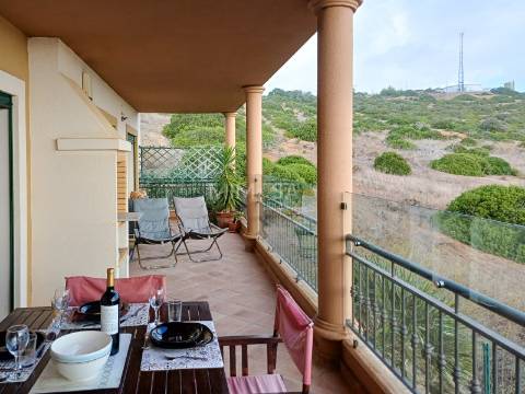 Apartamento T2 com Vista Mar a 5 Minutos da Praia, Burgau