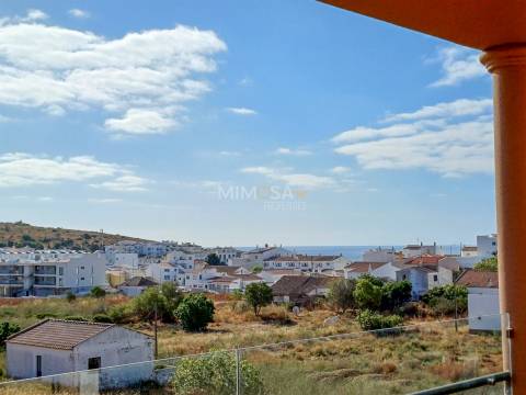 Apartamento T2 com Vista Mar a 5 Minutos da Praia, Burgau