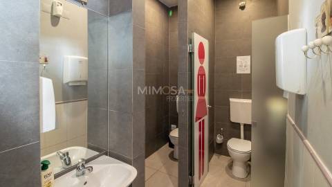 Excelente oportunidade – Restaurante totalmente equipado em Lagos