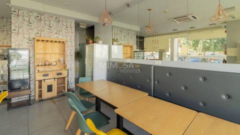 Excelente oportunidade – Restaurante totalmente equipado em Lagos