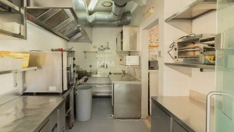 Excelente oportunidade – Restaurante totalmente equipado em Lagos