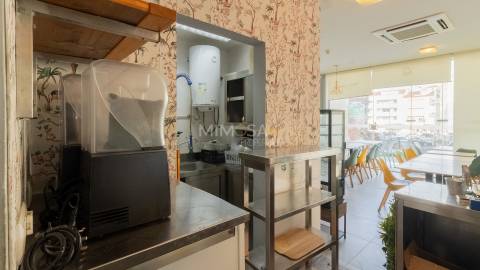 Excelente oportunidade – Restaurante totalmente equipado em Lagos