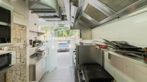 Excelente oportunidade – Restaurante totalmente equipado em Lagos