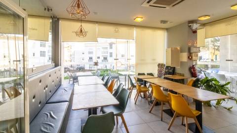 Excelente oportunidade – Restaurante totalmente equipado em Lagos