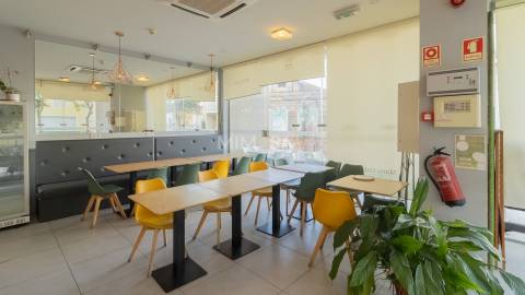 Excelente oportunidade – Restaurante totalmente equipado em Lagos