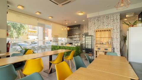 Excelente oportunidade – Restaurante totalmente equipado em Lagos