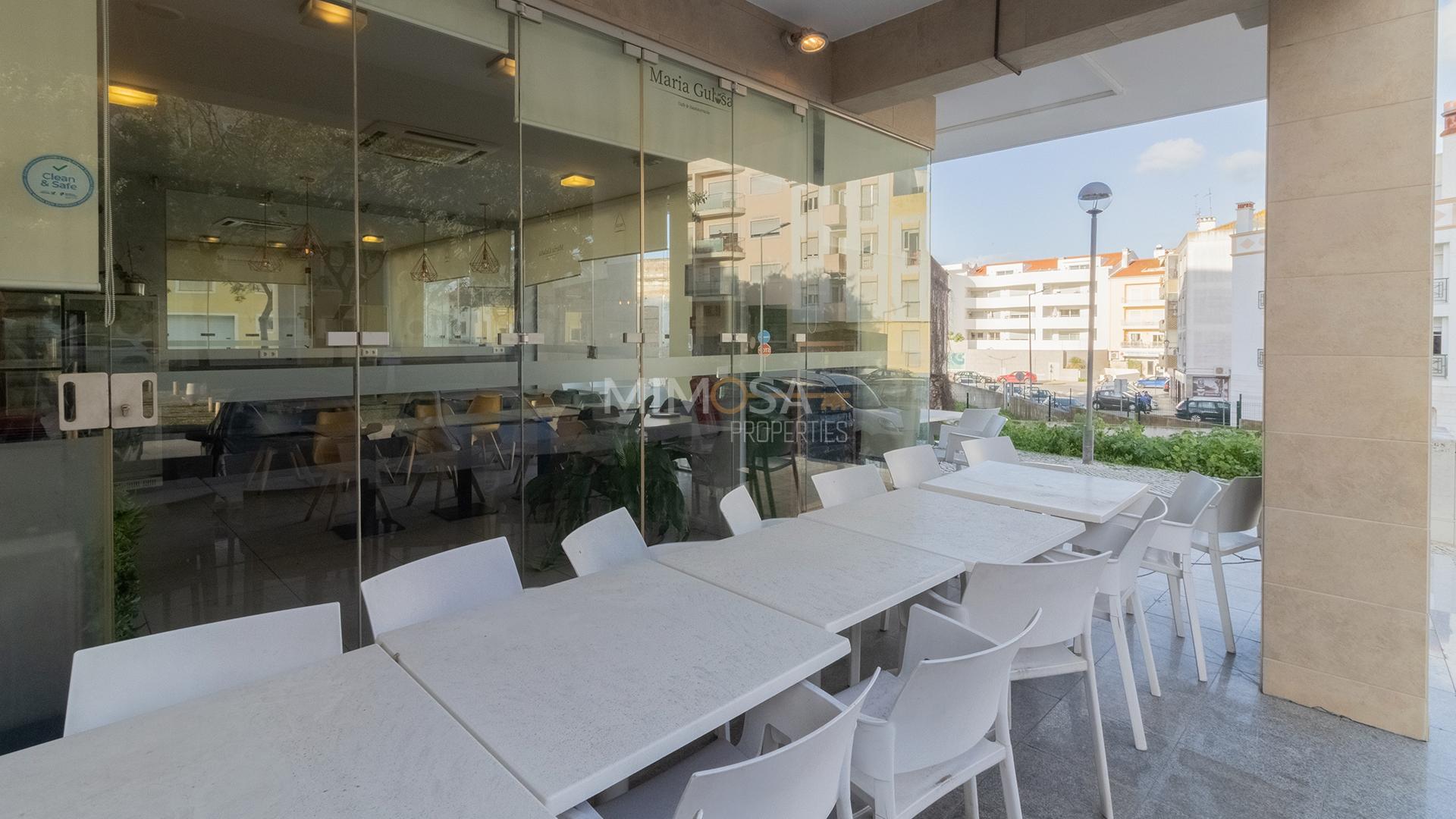Excelente oportunidade – Restaurante totalmente equipado em Lagos
