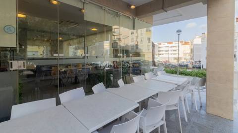 Excelente oportunidade – Restaurante totalmente equipado em Lagos
