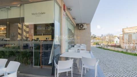 Excelente oportunidade – Restaurante totalmente equipado em Lagos