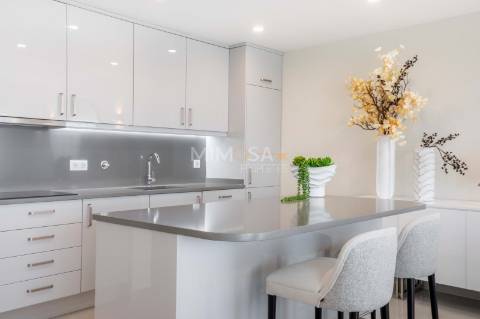 Apartamento T2 de Luxo com Vista Mar – Bayview Village