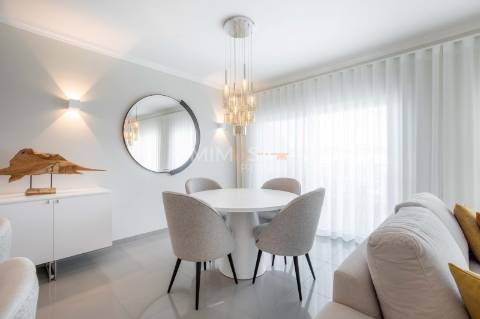 Apartamento T2 de Luxo com Vista Mar – Bayview Village