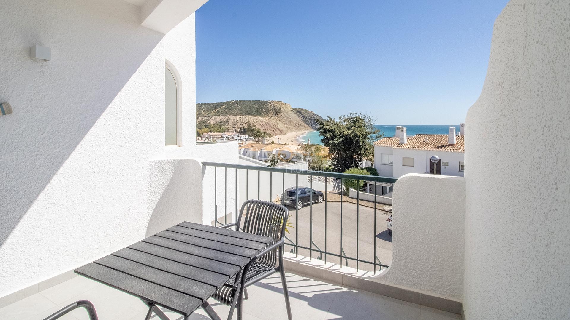 T2 Duplex Renovado com Vista Mar | 100m da Praia da Luz