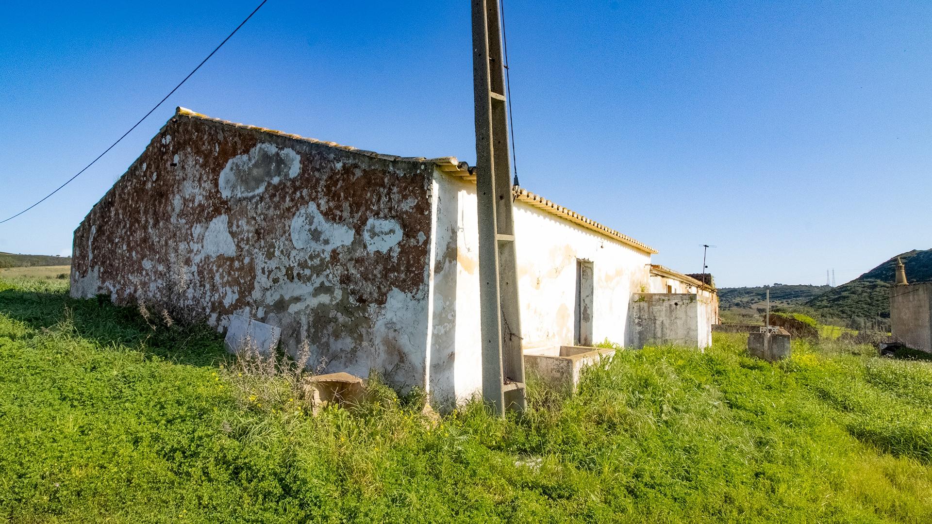 Terreno para construção e investimento em turismo em Bensafrim