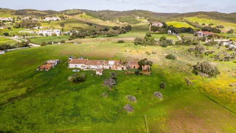 Terreno para construção e investimento em turismo em Bensafrim