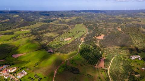 Terreno para construção e investimento em turismo em Bensafrim