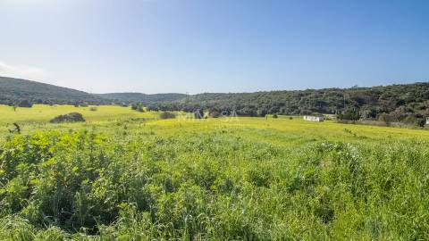 Terreno para construção e investimento em turismo em Bensafrim
