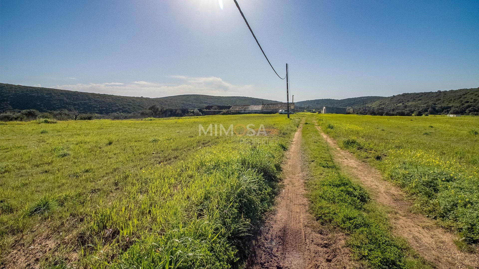 Terreno para construção e investimento em turismo em Bensafrim