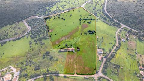 Terreno para construção e investimento em turismo em Bensafrim