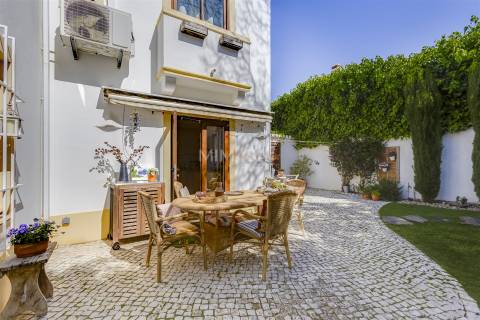 Moradia T3 com Jardim Privado em Localização Central de Lagos