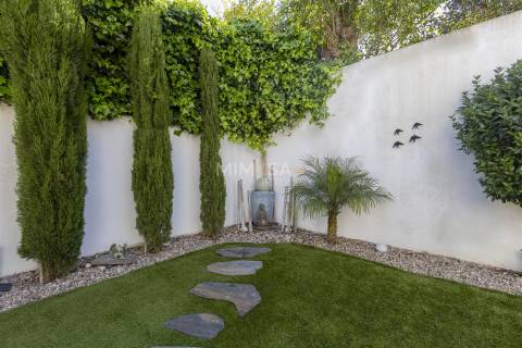 Moradia T3 com Jardim Privado em Localização Central de Lagos