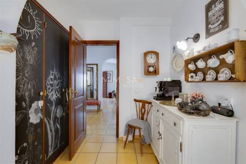 Moradia T3 com Jardim Privado em Localização Central de Lagos