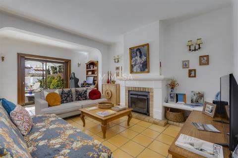 Moradia T3 com Jardim Privado em Localização Central de Lagos