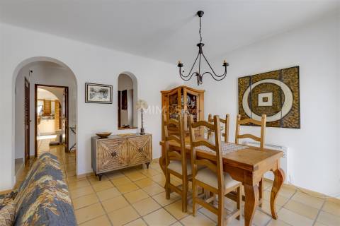 Moradia T3 com Jardim Privado em Localização Central de Lagos