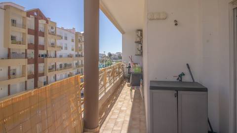 Apartamento T2 com varanda panorâmica e garagem em Lagos