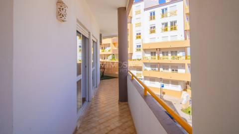 Apartamento T2 com varanda panorâmica e garagem em Lagos