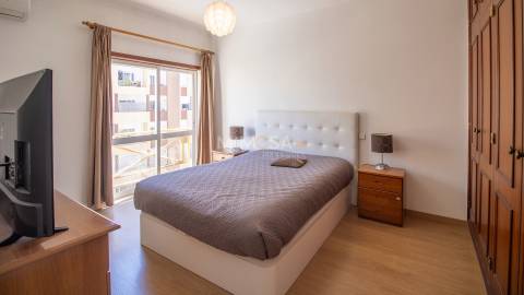Apartamento T2 com varanda panorâmica e garagem em Lagos