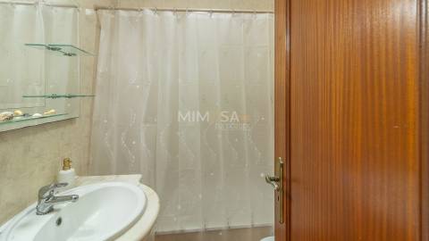 Apartamento T2 com varanda panorâmica e garagem em Lagos