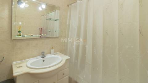 Apartamento T2 com varanda panorâmica e garagem em Lagos