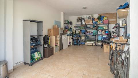 Apartamento T2 com varanda panorâmica e garagem em Lagos