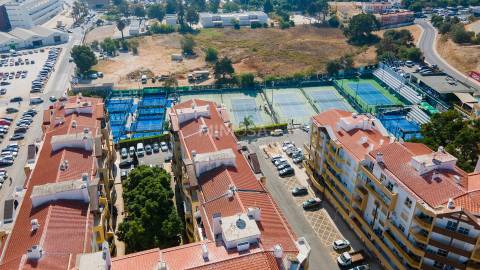 Apartamento T2 com varanda panorâmica e garagem em Lagos