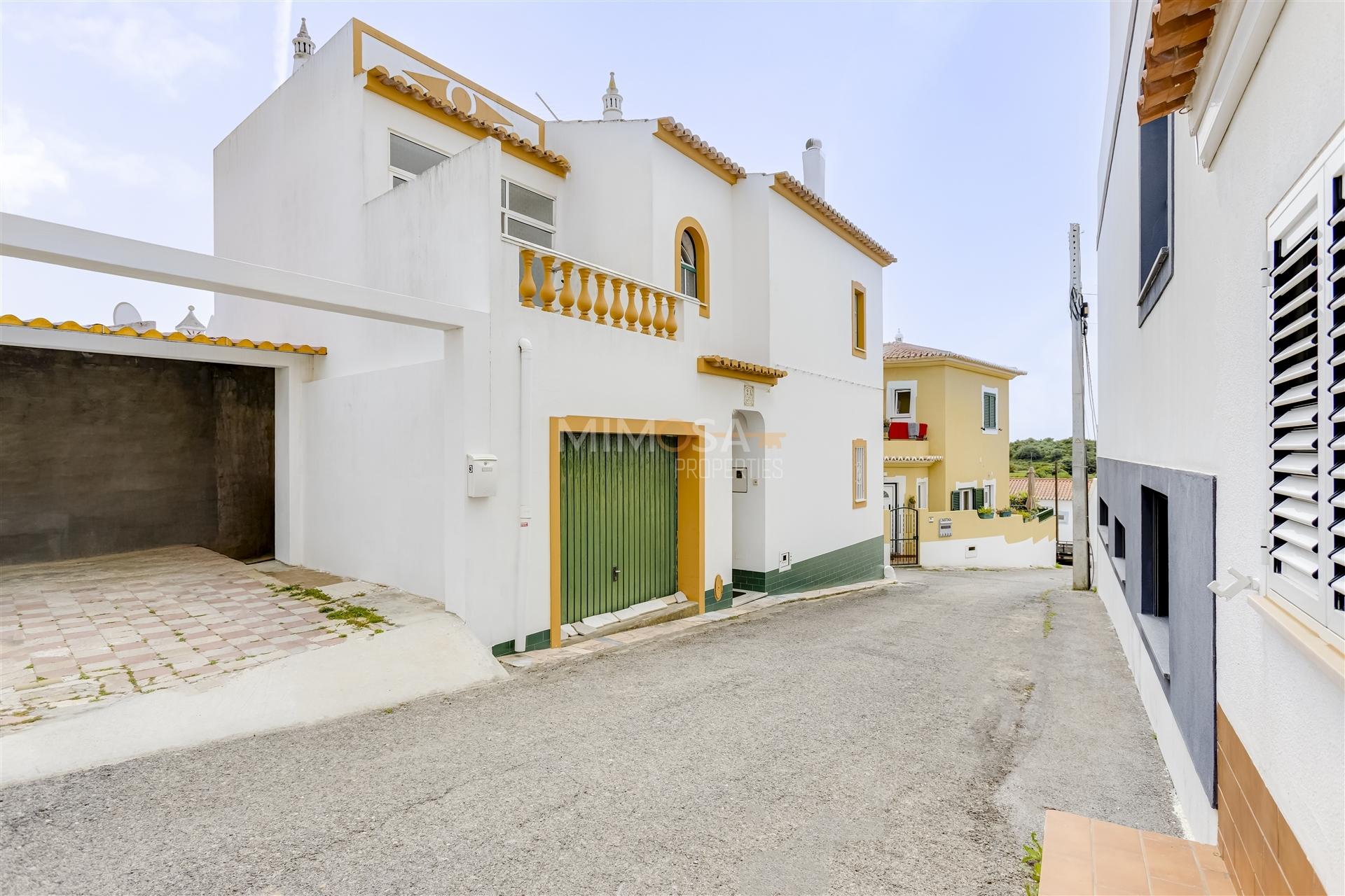 Moradia T4 com Garagem em Espiche, Praia da Luz, Lagos