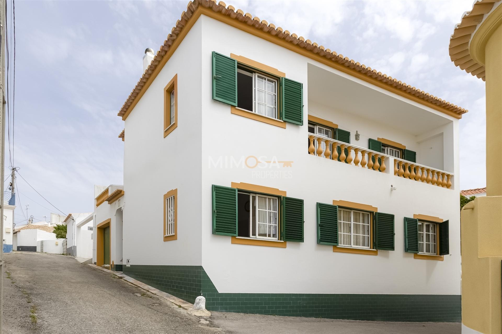 Moradia T4 com Garagem em Espiche, Praia da Luz, Lagos